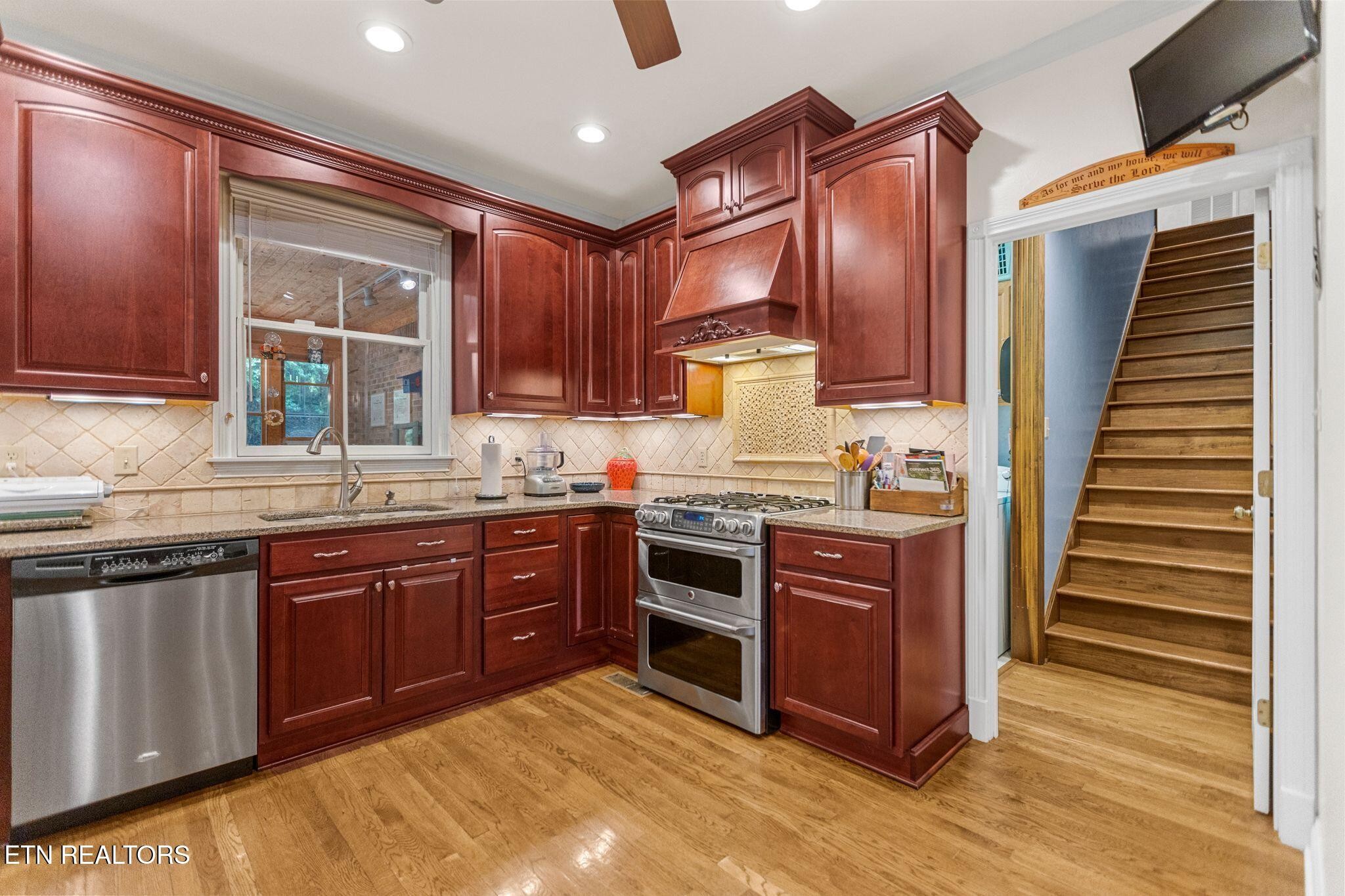 5227 Beverly Oaks Drive