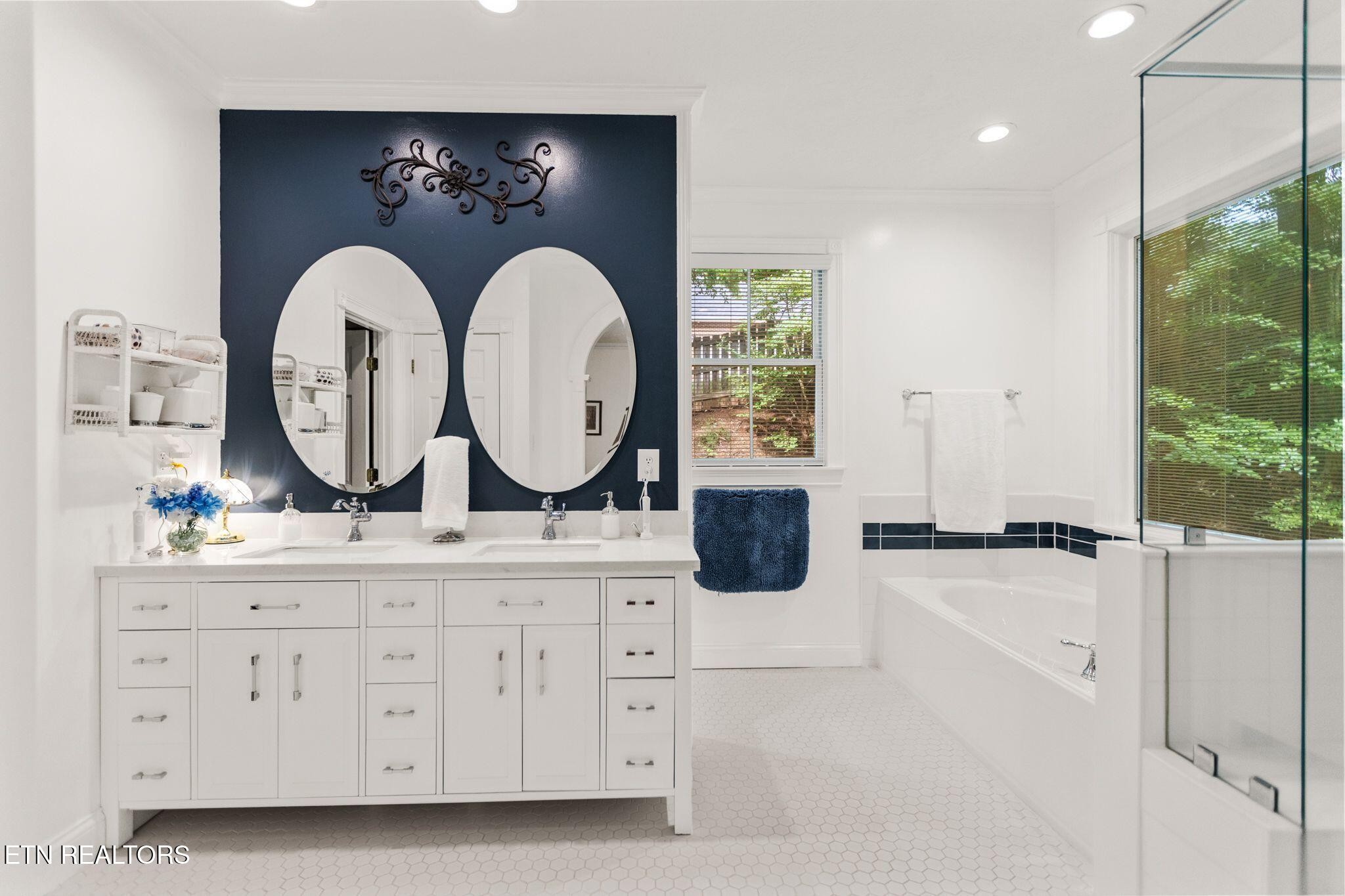 5227 Beverly Oaks Drive