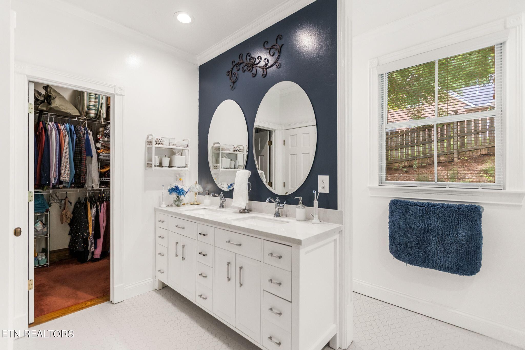 5227 Beverly Oaks Drive