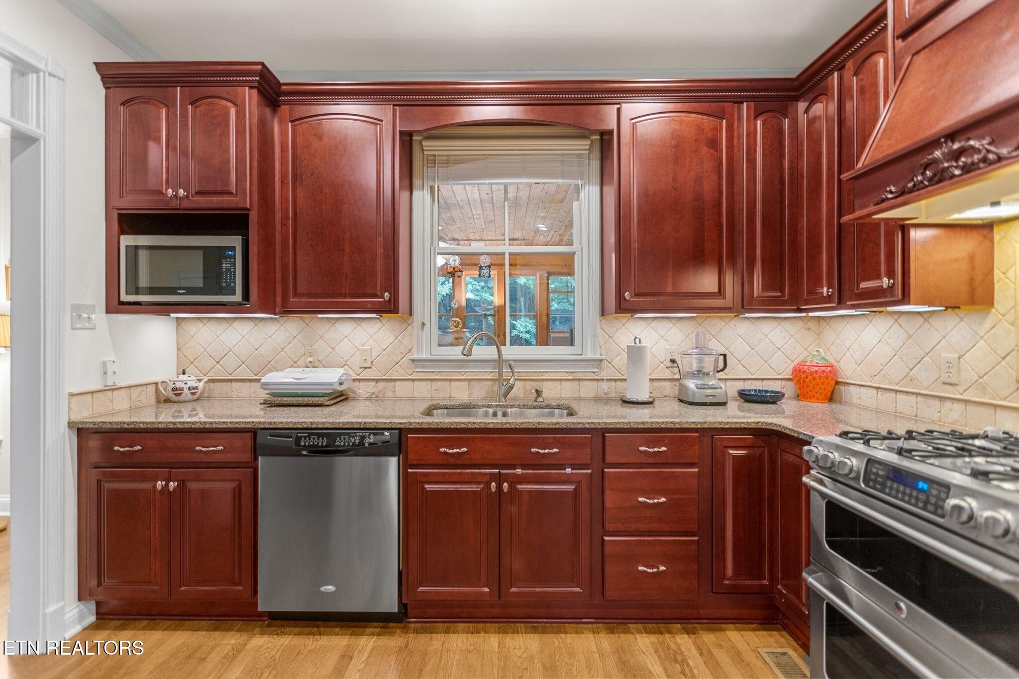 5227 Beverly Oaks Drive