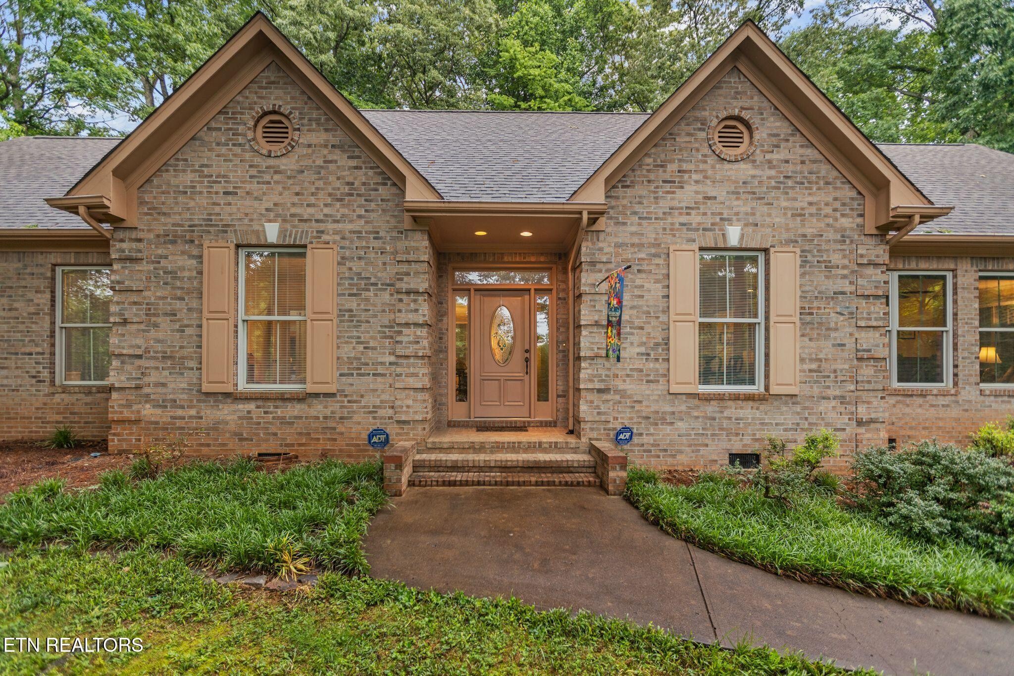 5227 Beverly Oaks Drive