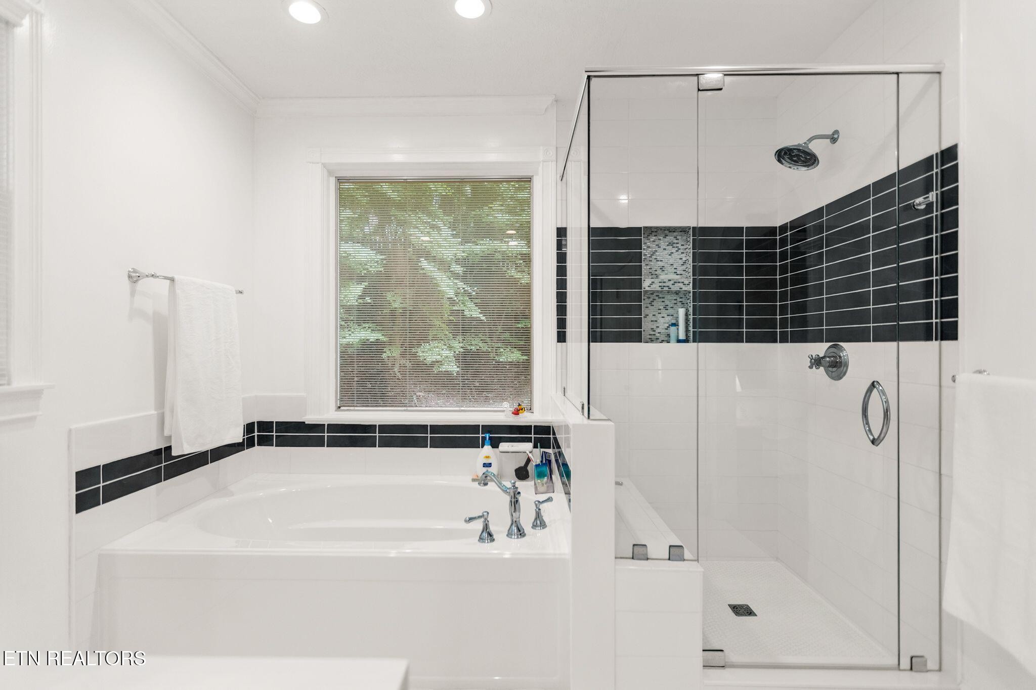 5227 Beverly Oaks Drive