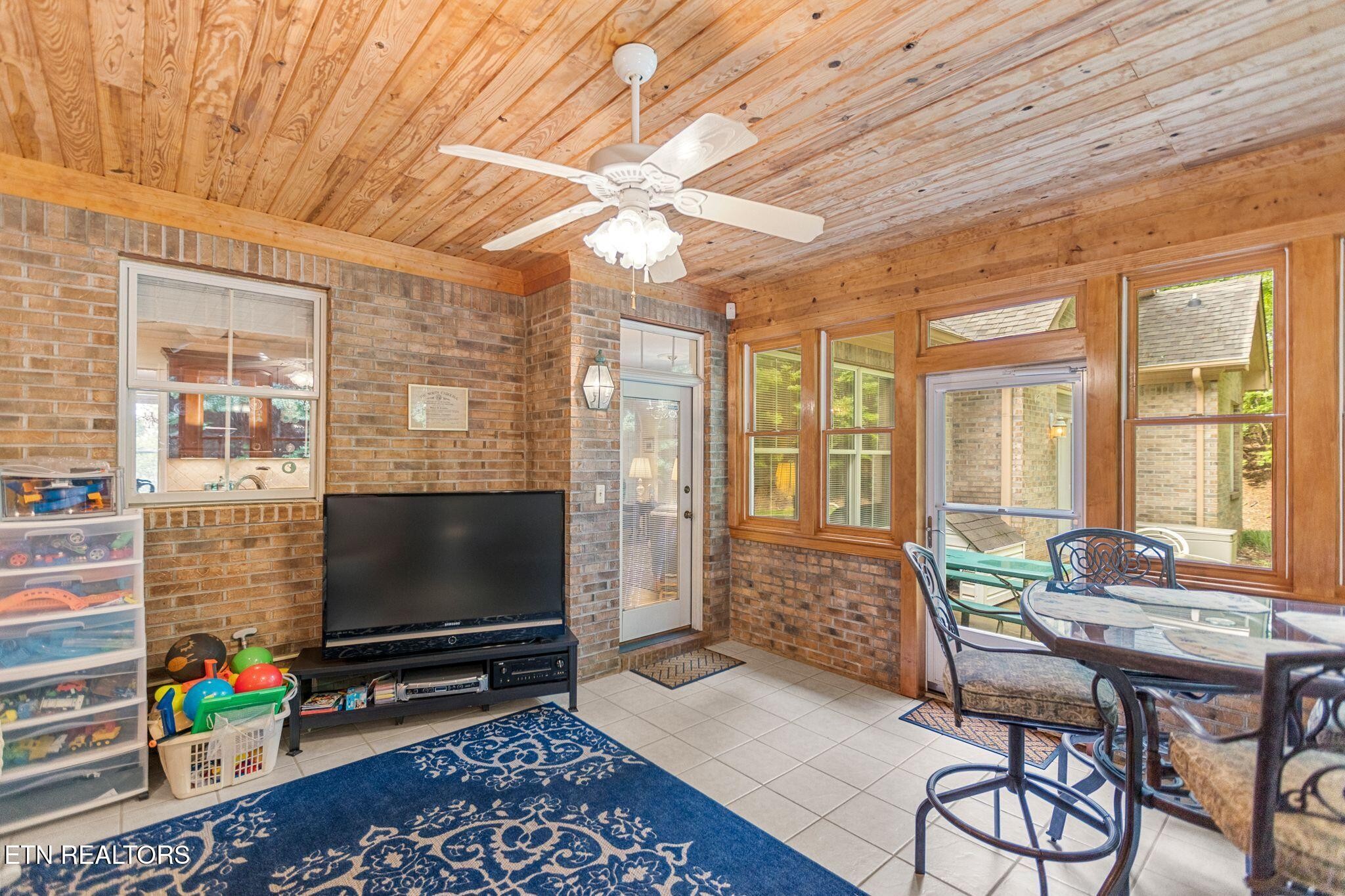 5227 Beverly Oaks Drive