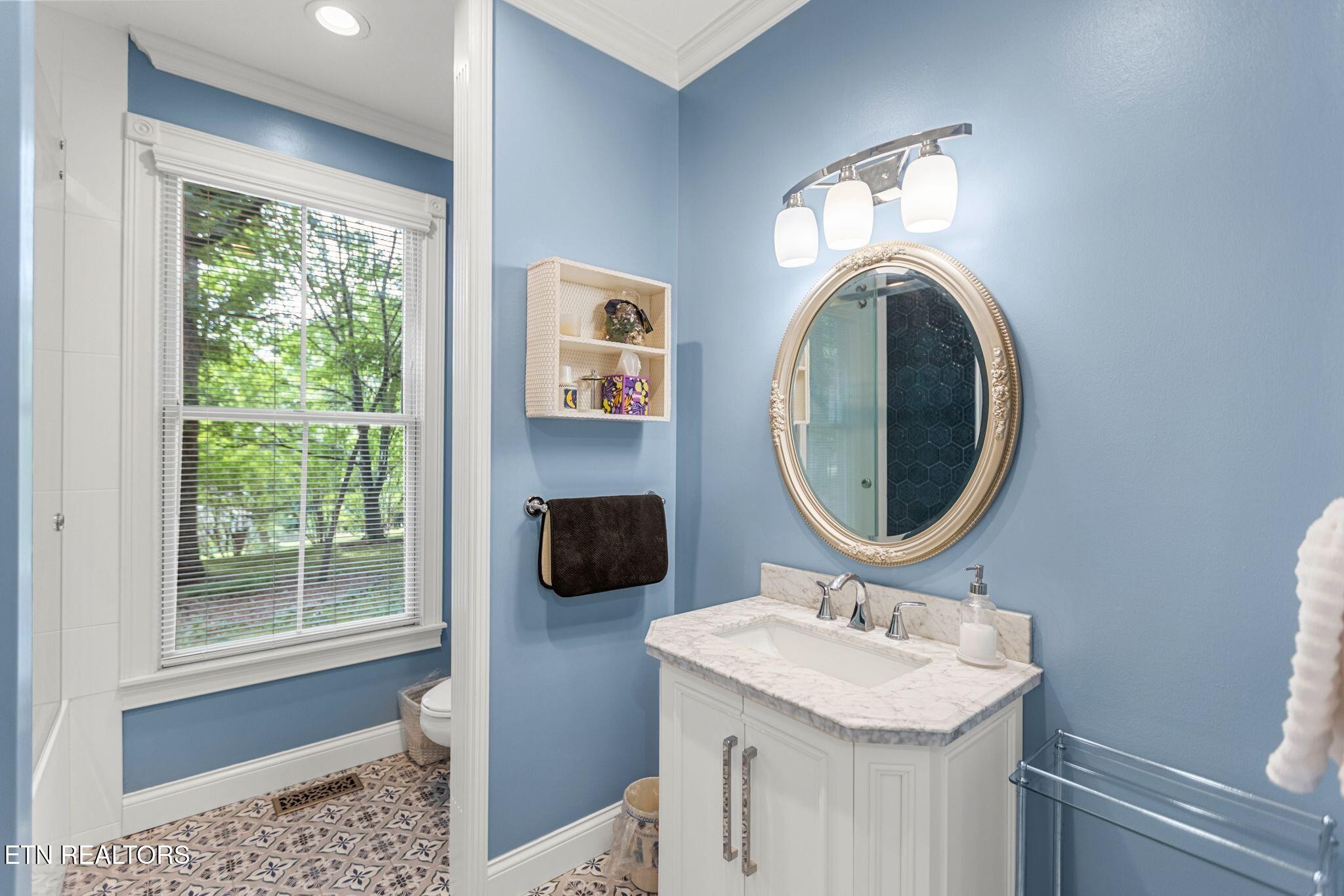 5227 Beverly Oaks Drive