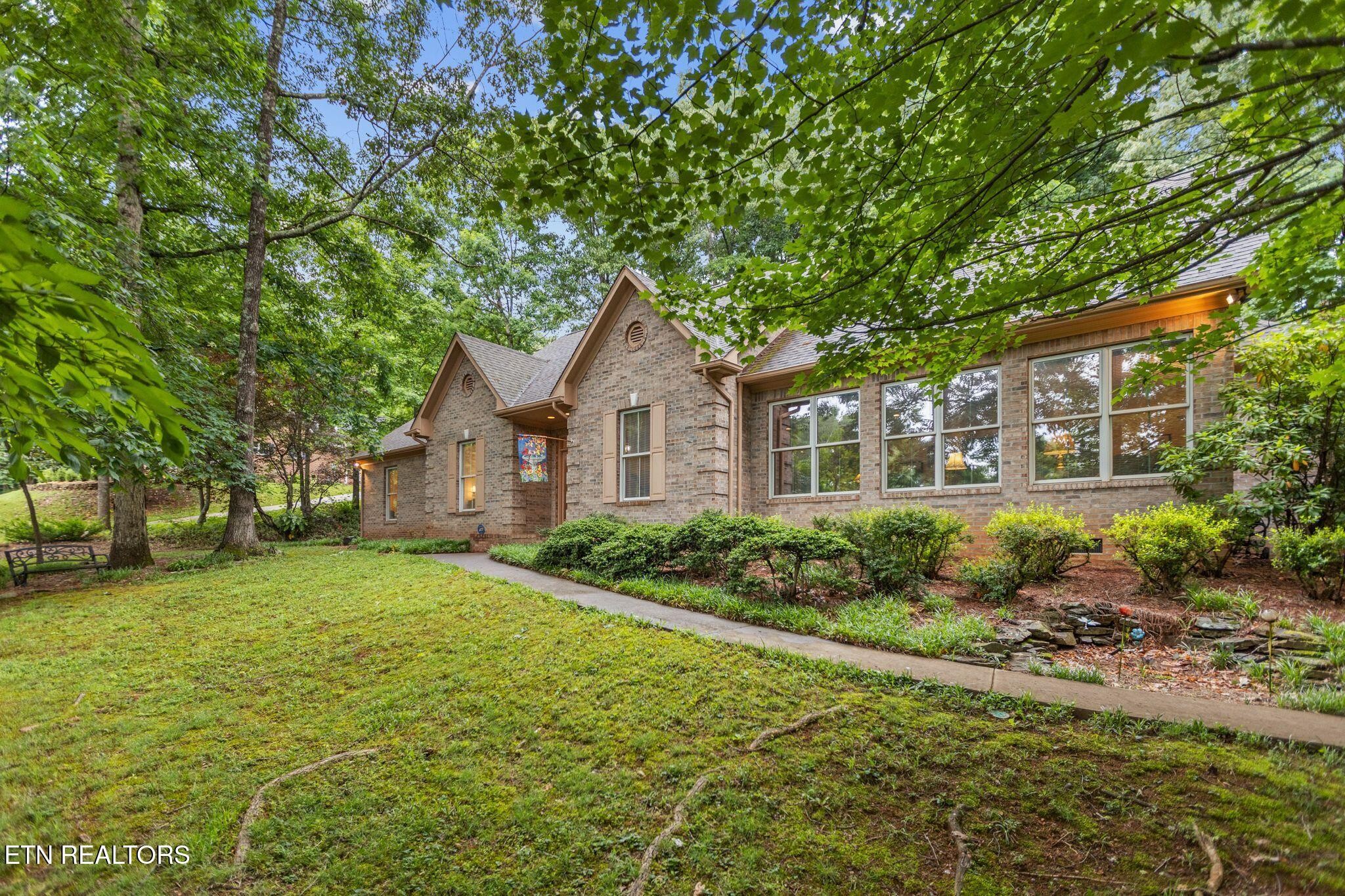 5227 Beverly Oaks Drive