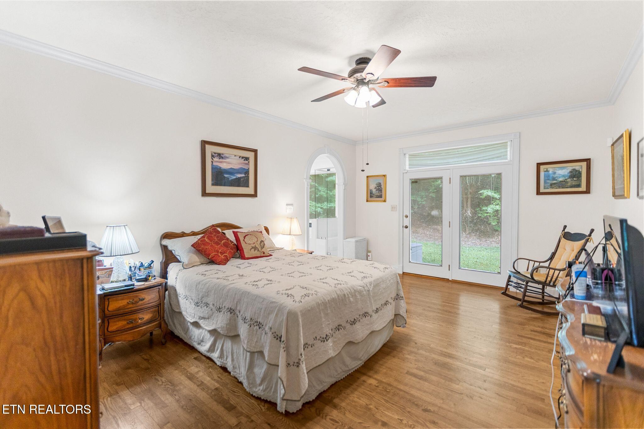 5227 Beverly Oaks Drive