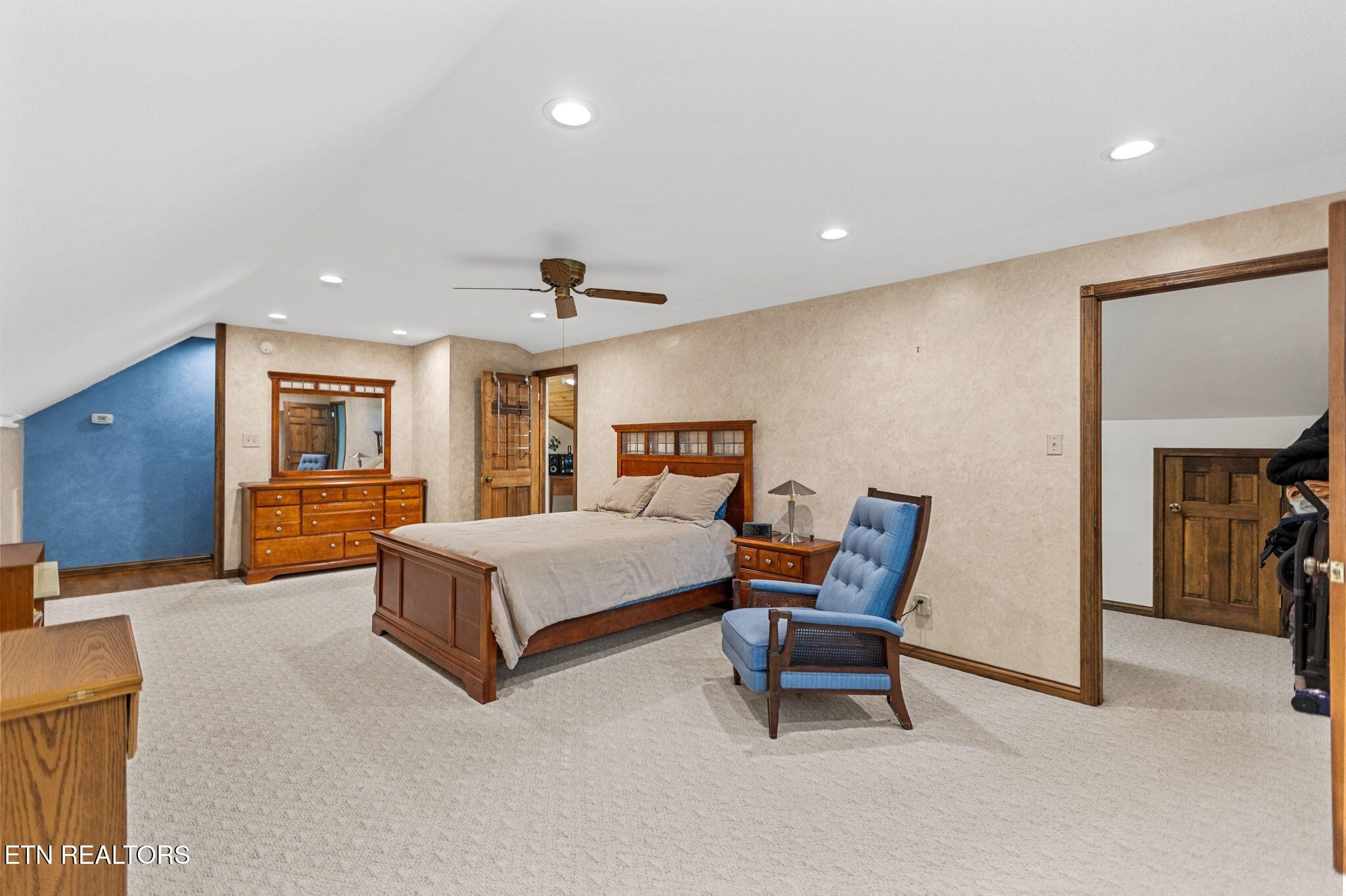 5227 Beverly Oaks Drive