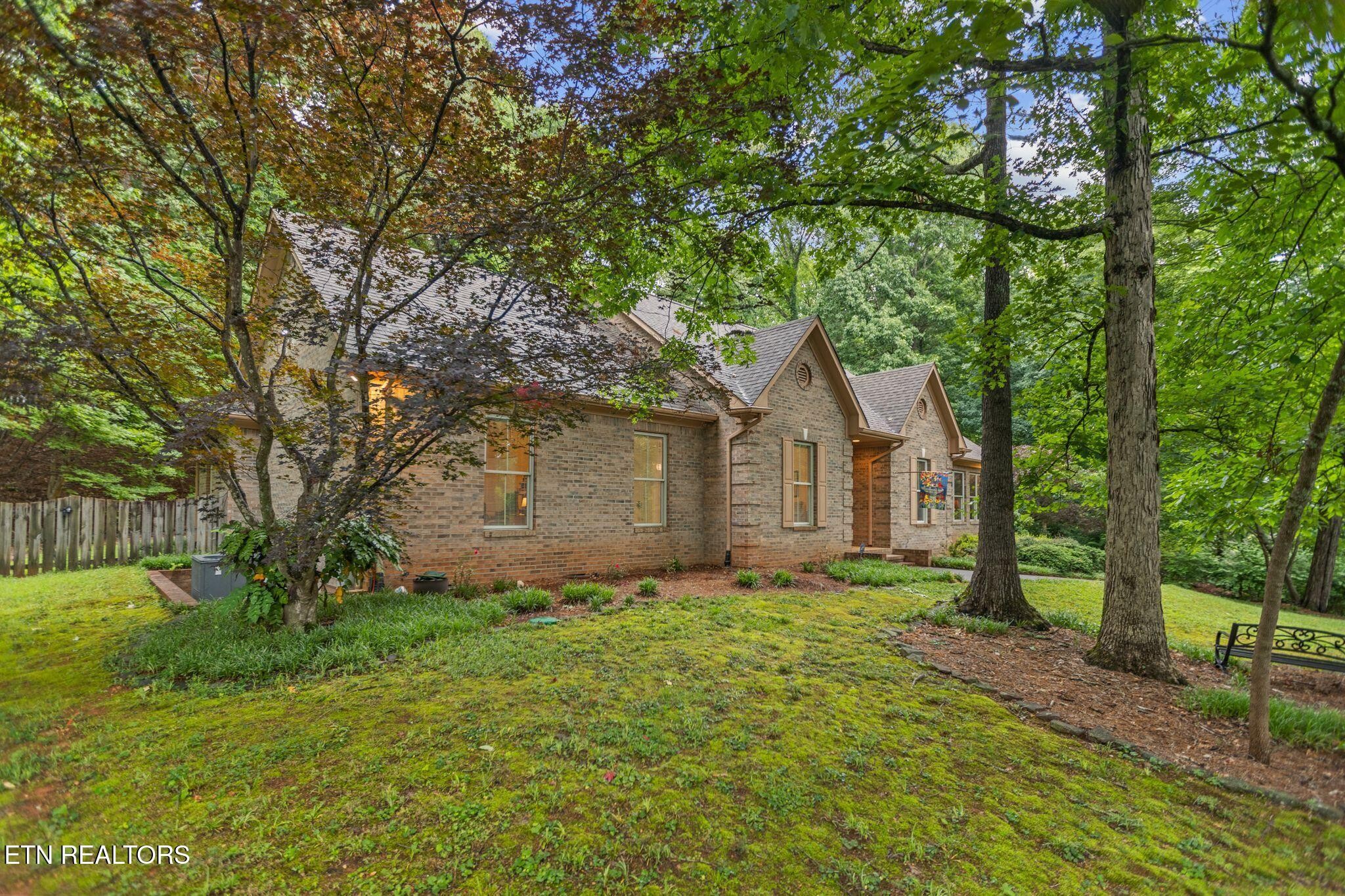 5227 Beverly Oaks Drive