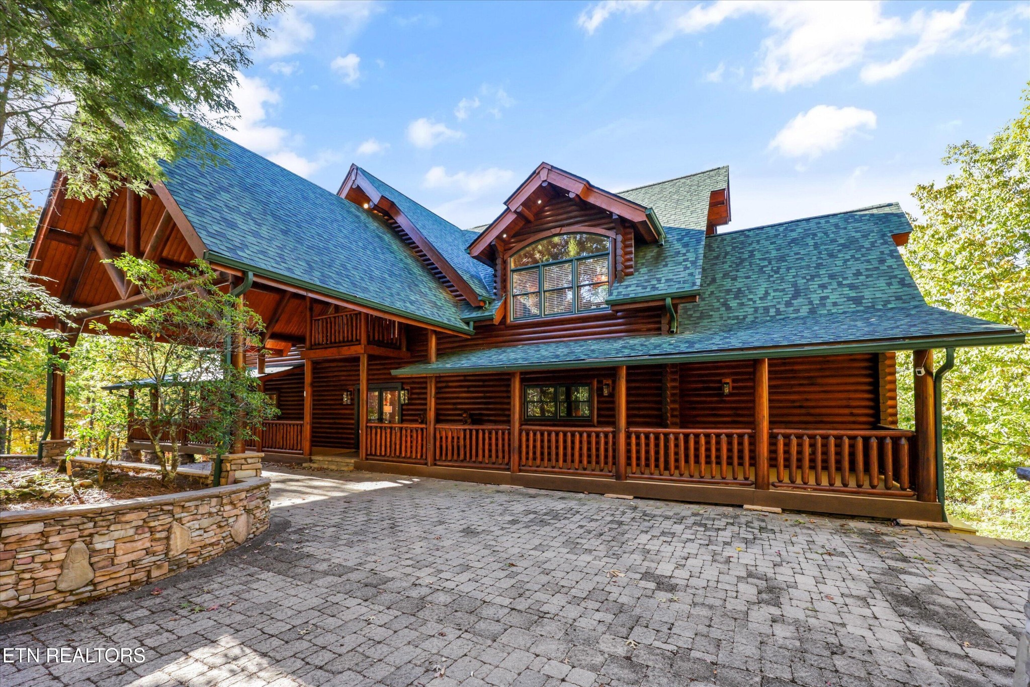 611 Pinnacle Vista Rd
