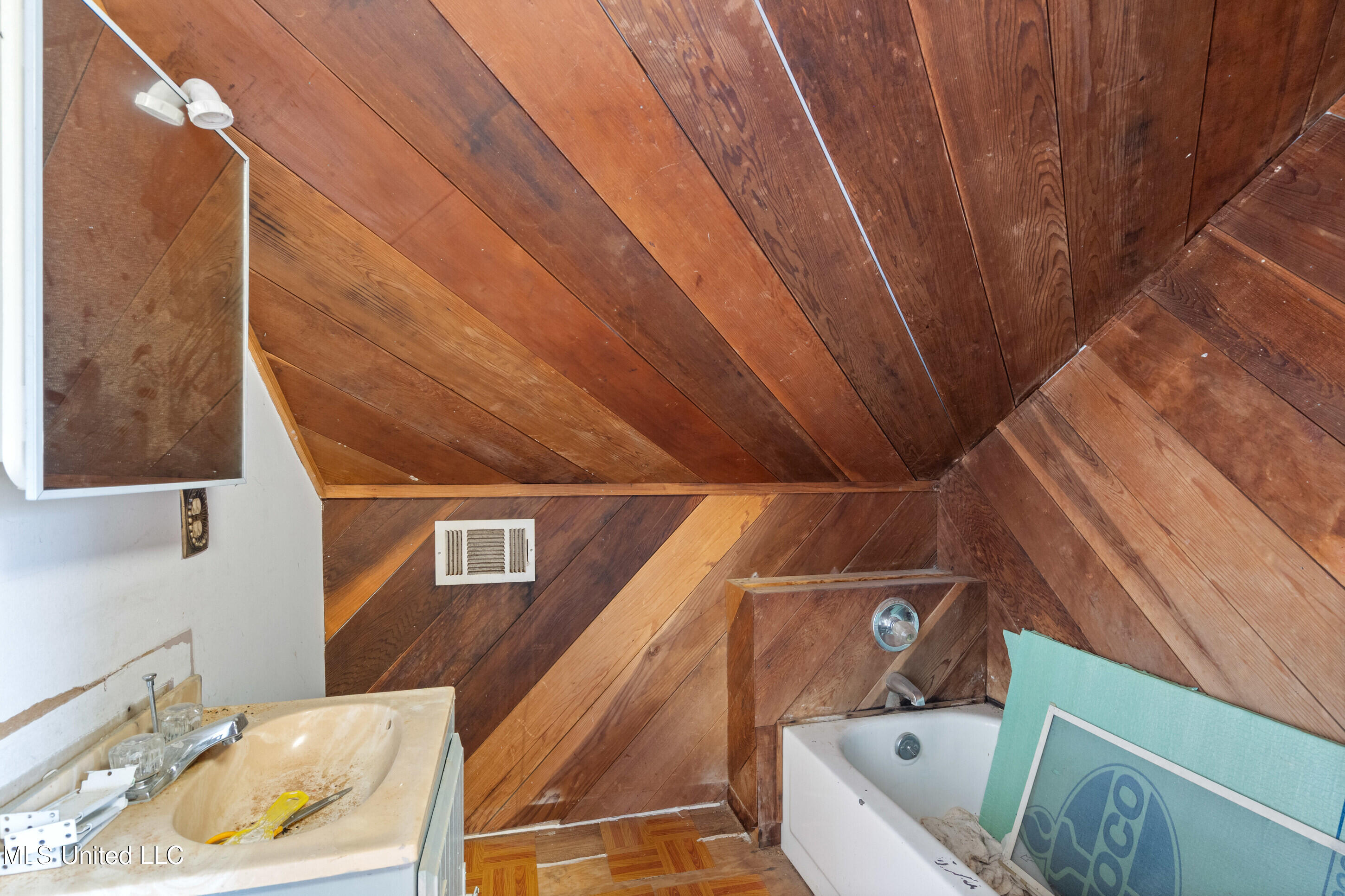 9142 Mineral Wells Road