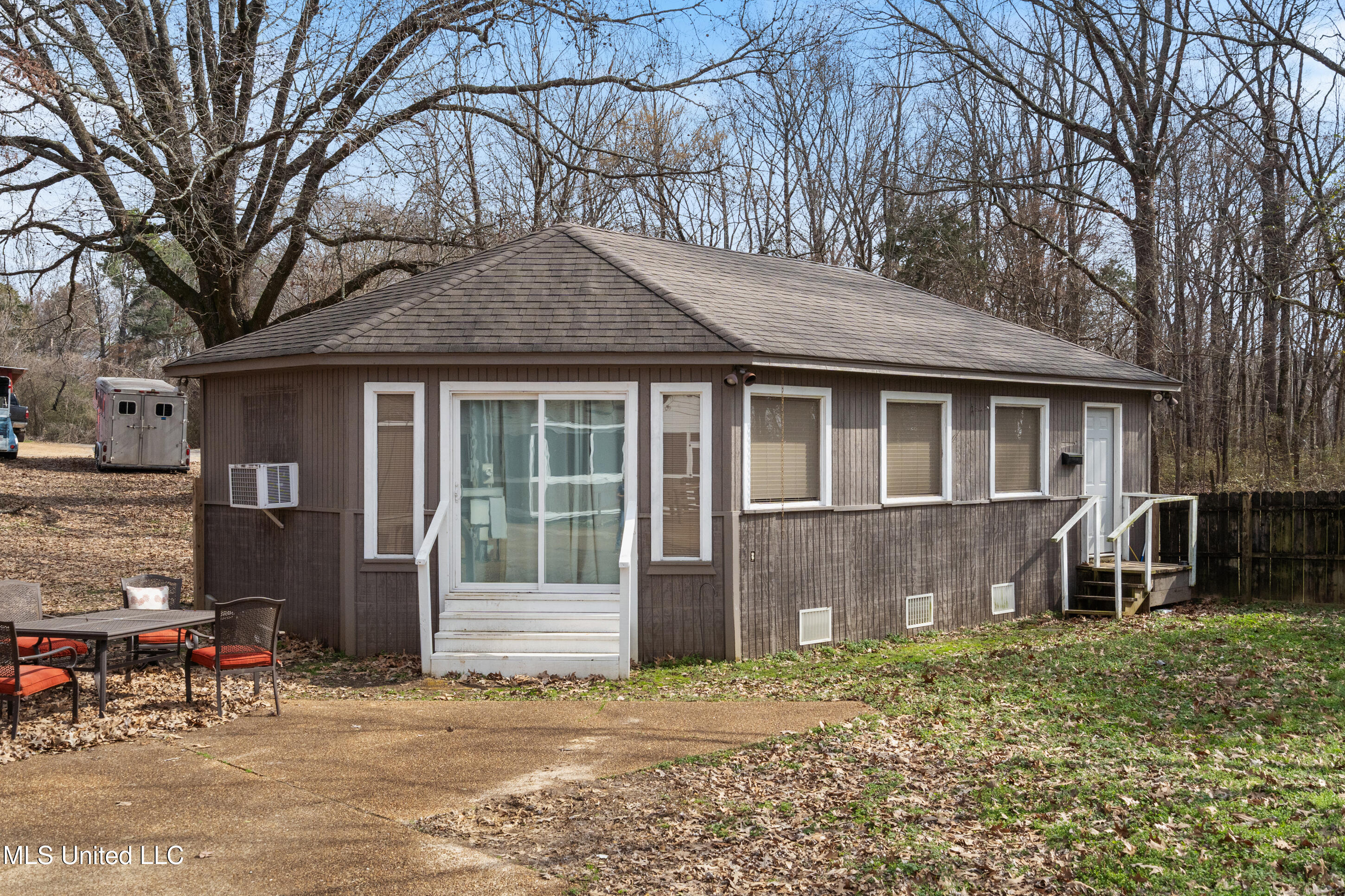 9142 Mineral Wells Road