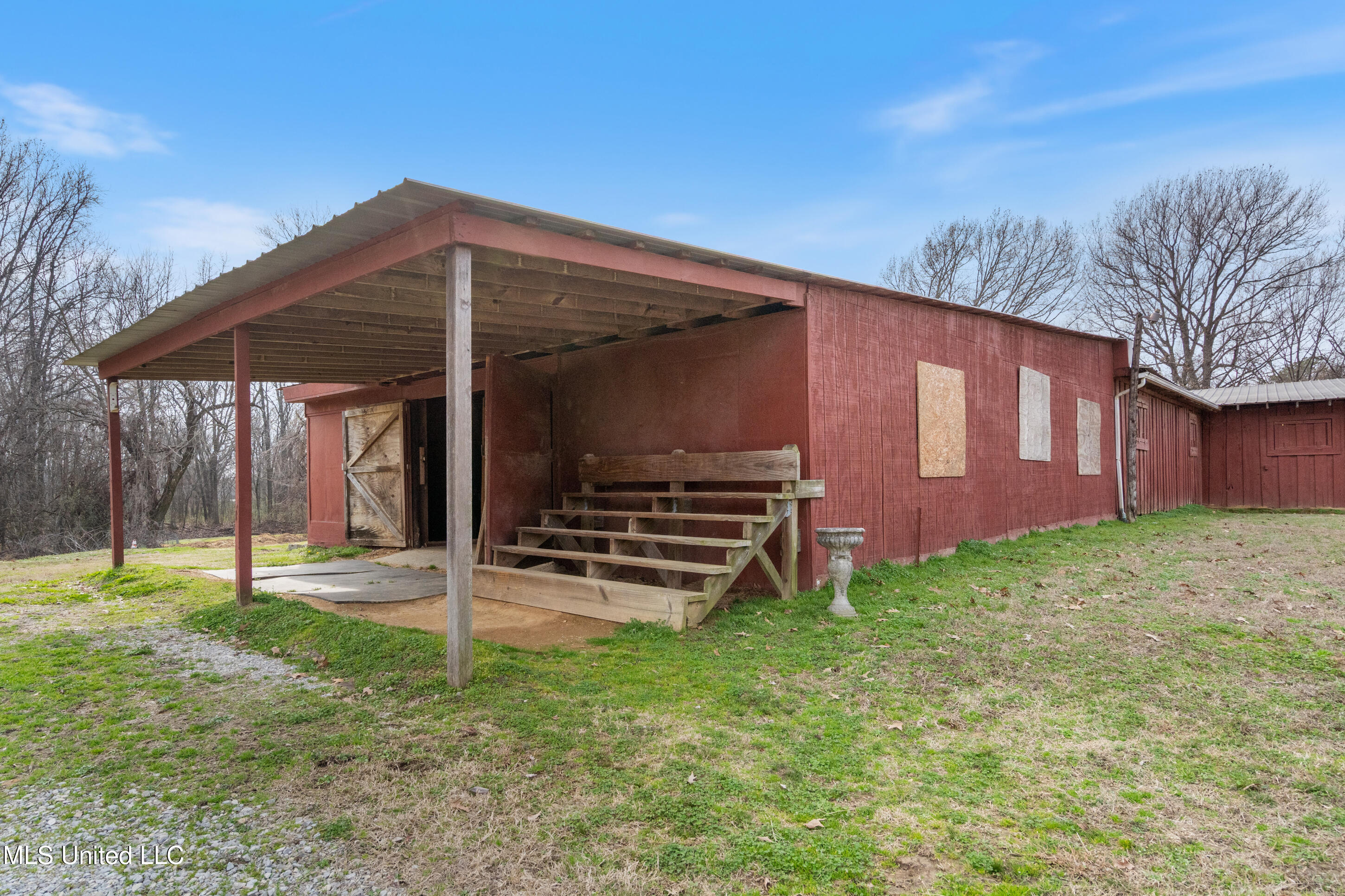 9142 Mineral Wells Road