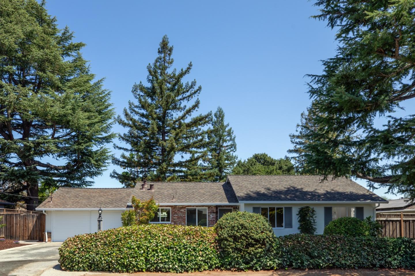 469 La Prenda RD