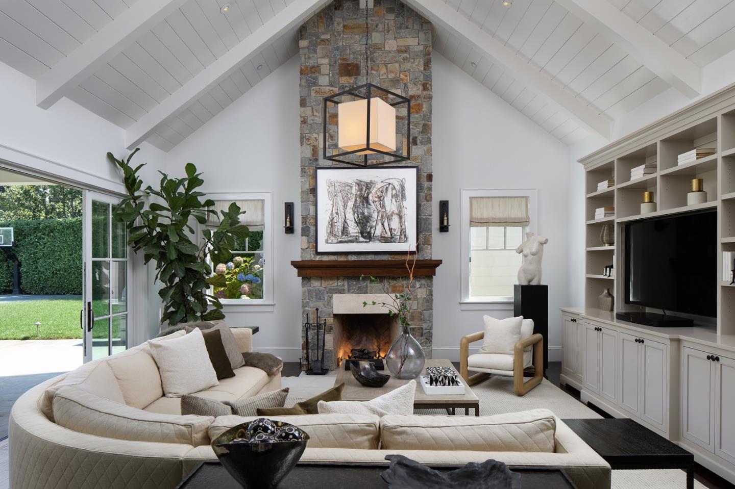 198 Catalpa DR