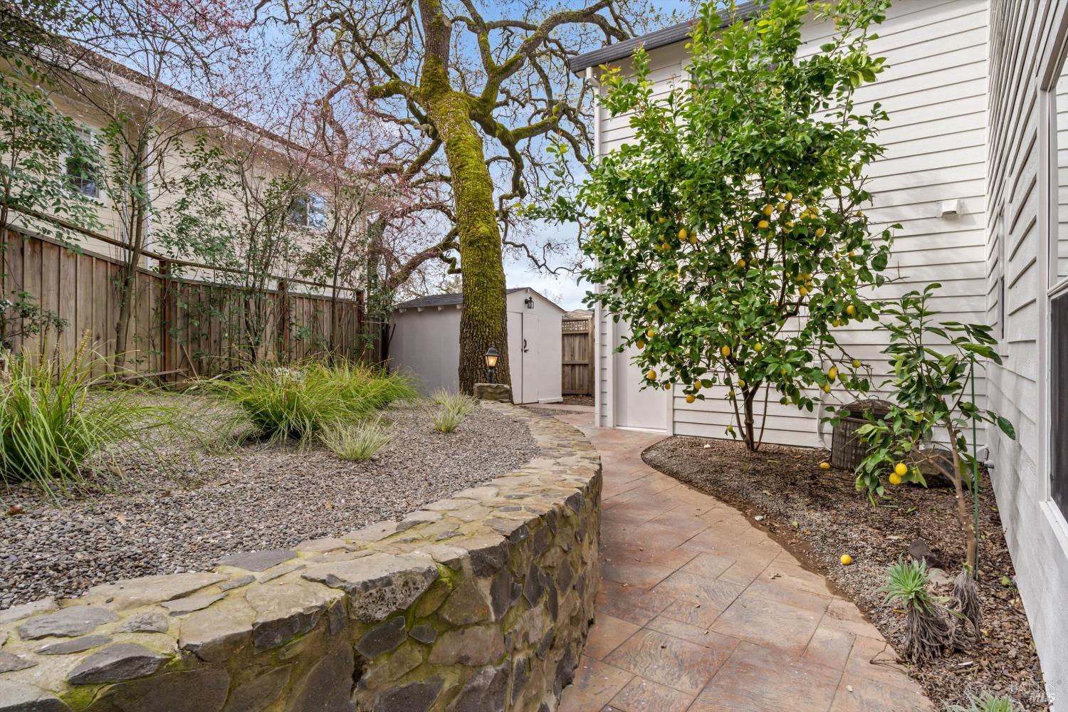 16591 Meadow Oaks Dr