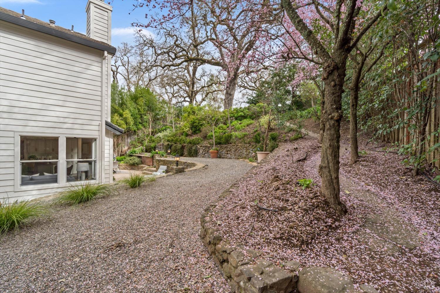 16591 Meadow Oaks Dr