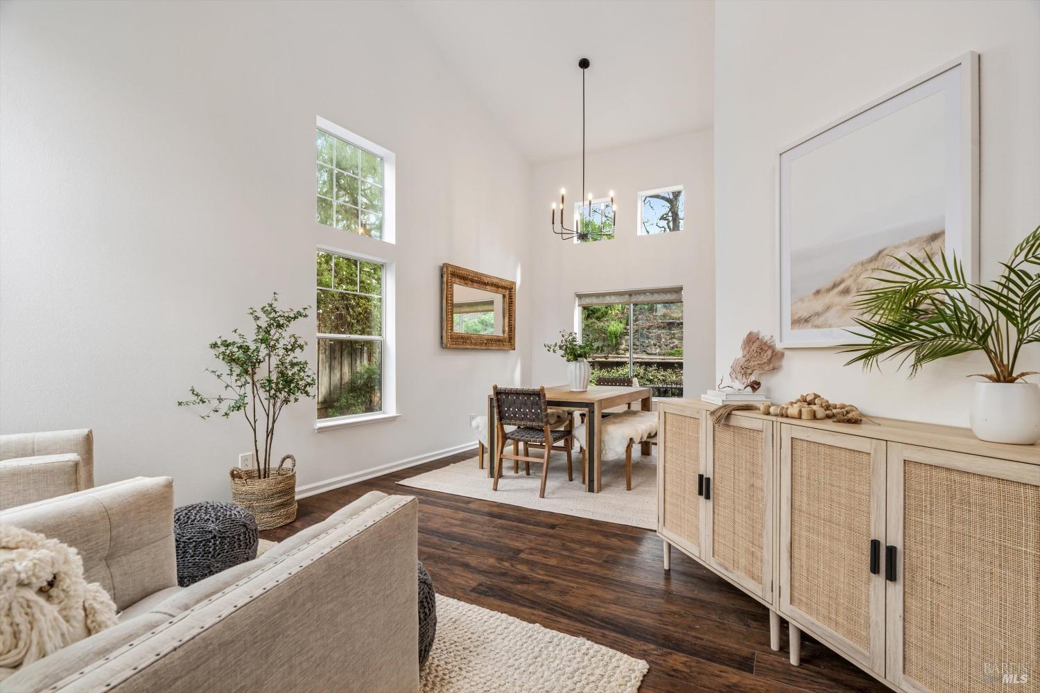 16591 Meadow Oaks Dr