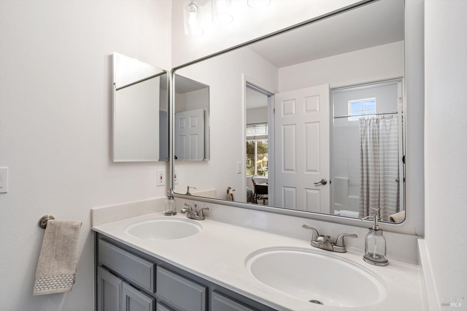 16591 Meadow Oaks Dr