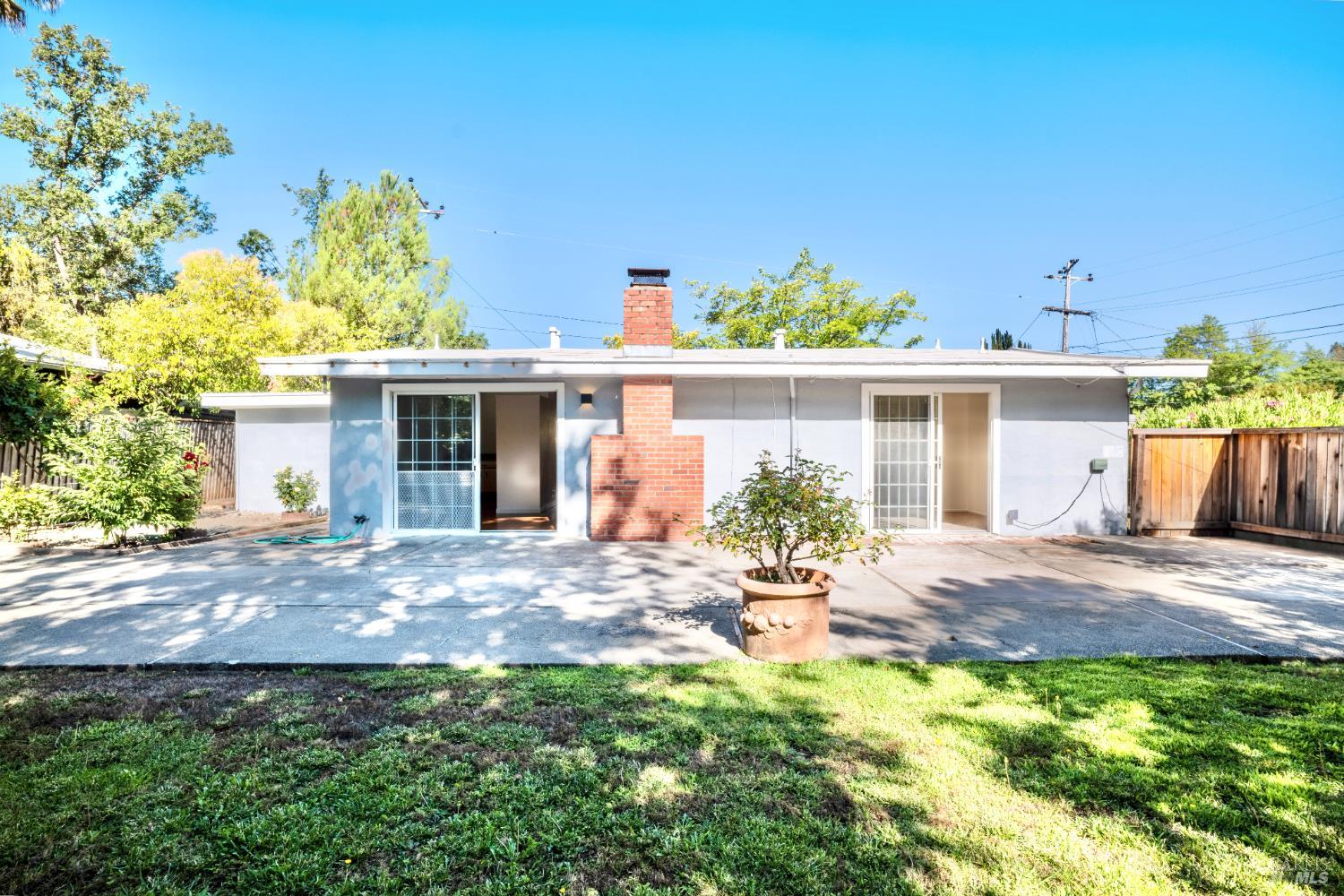 15533 Maplewood Dr