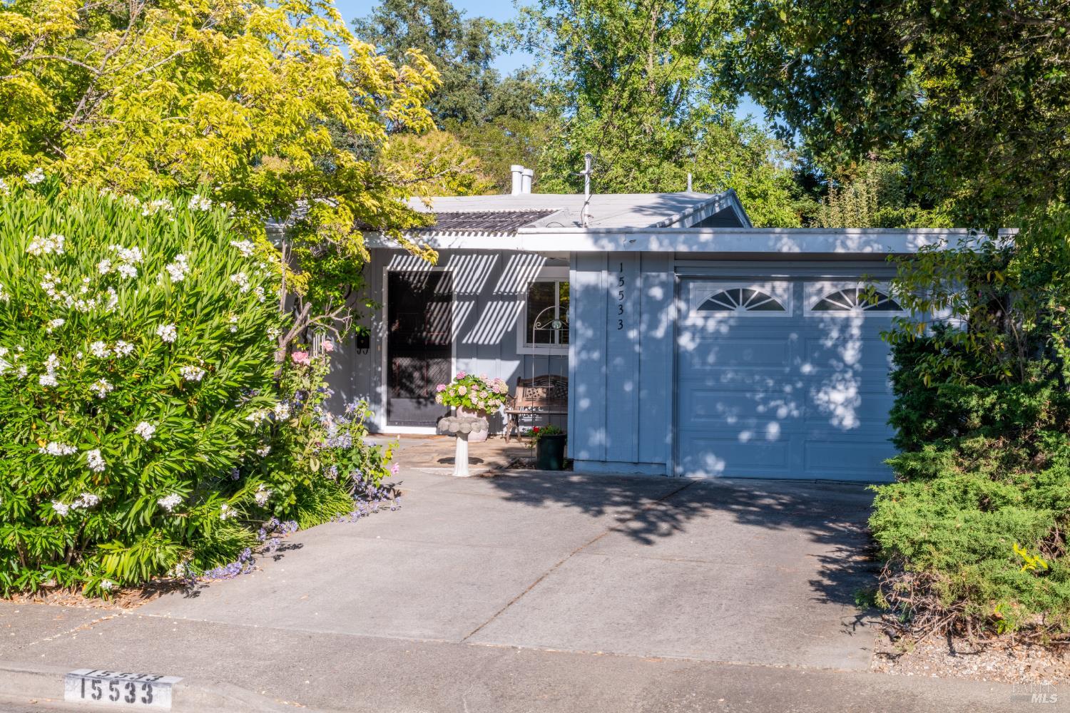 15533 Maplewood Dr