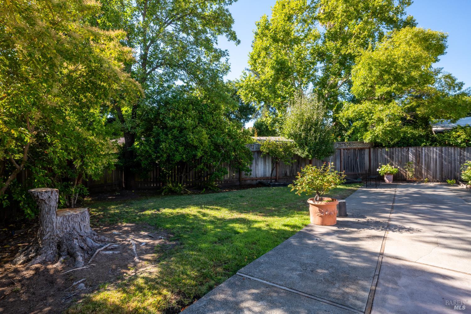 15533 Maplewood Dr