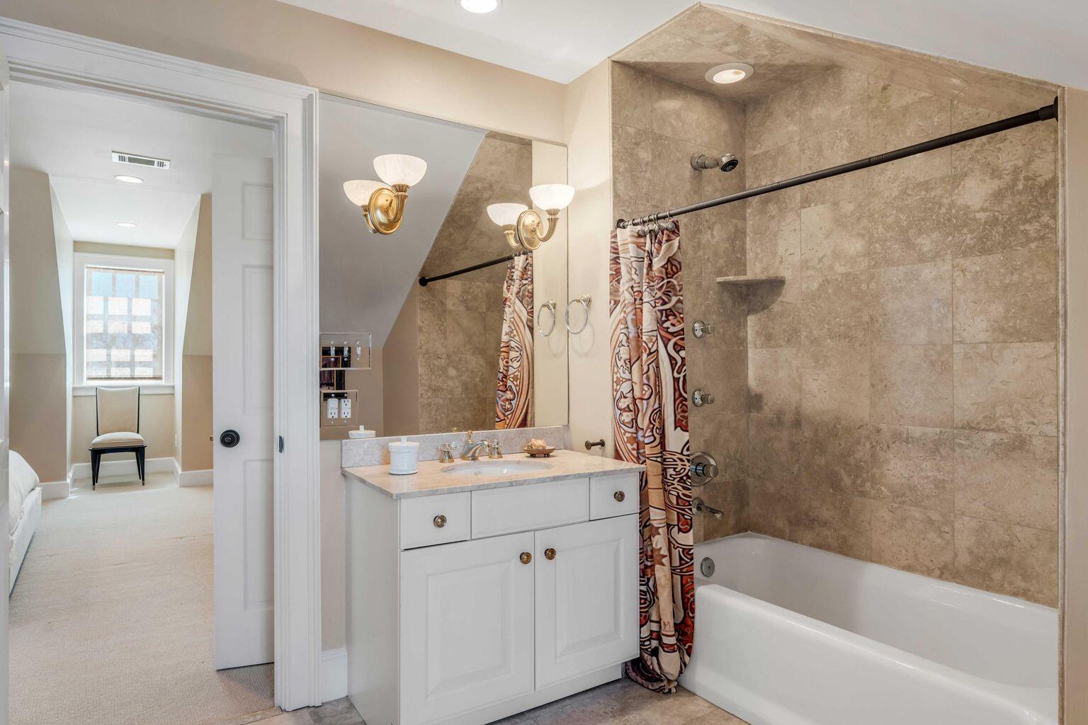 106 Murray Boulevard