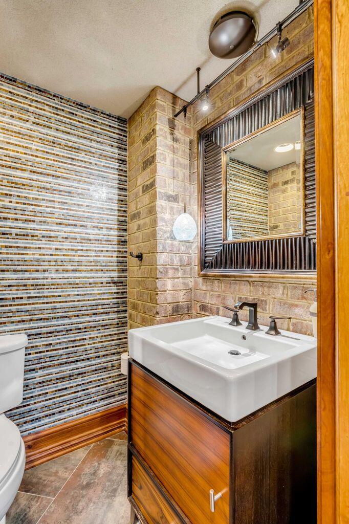 106 Murray Boulevard