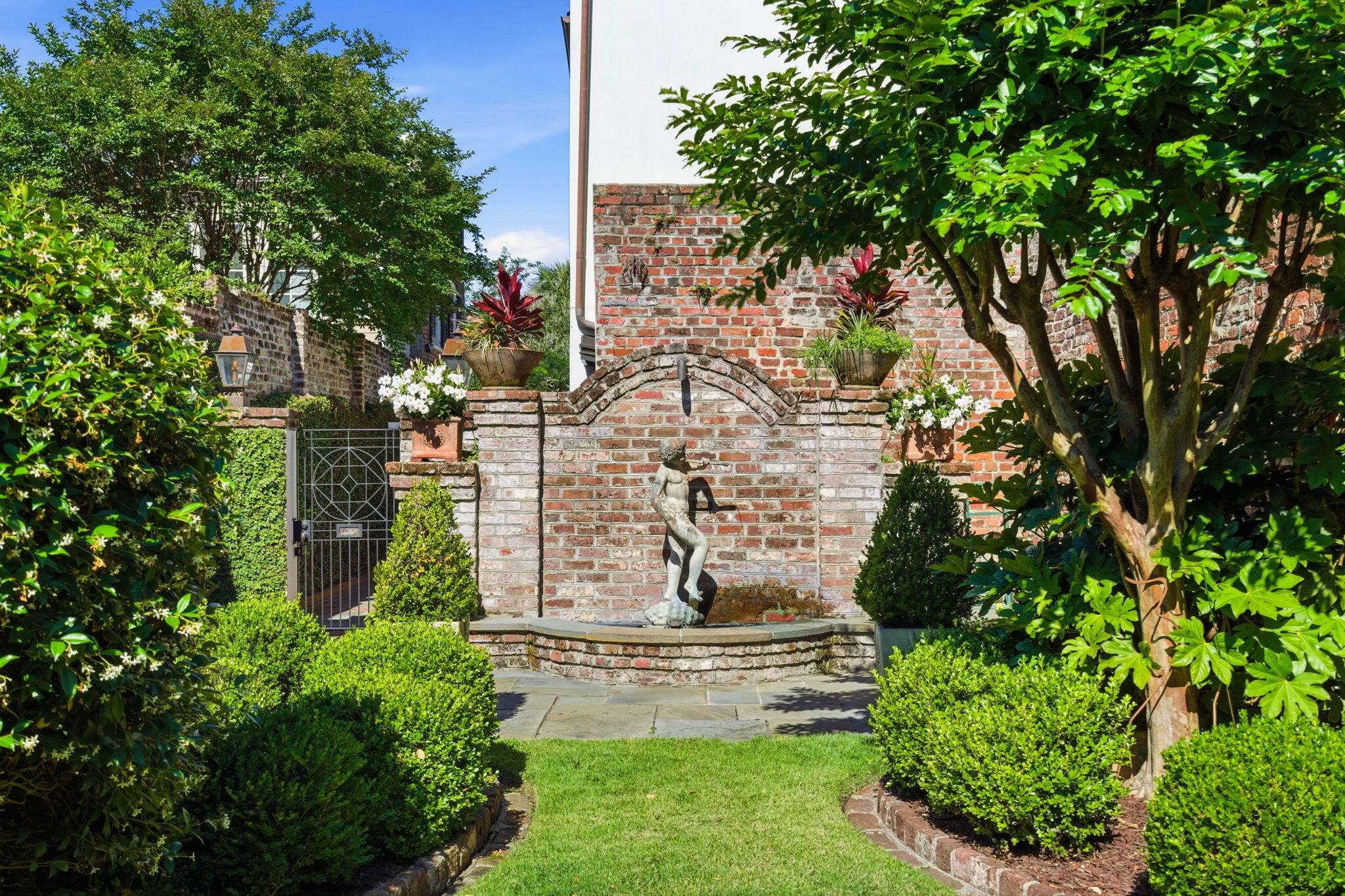 4 Bedons Alley