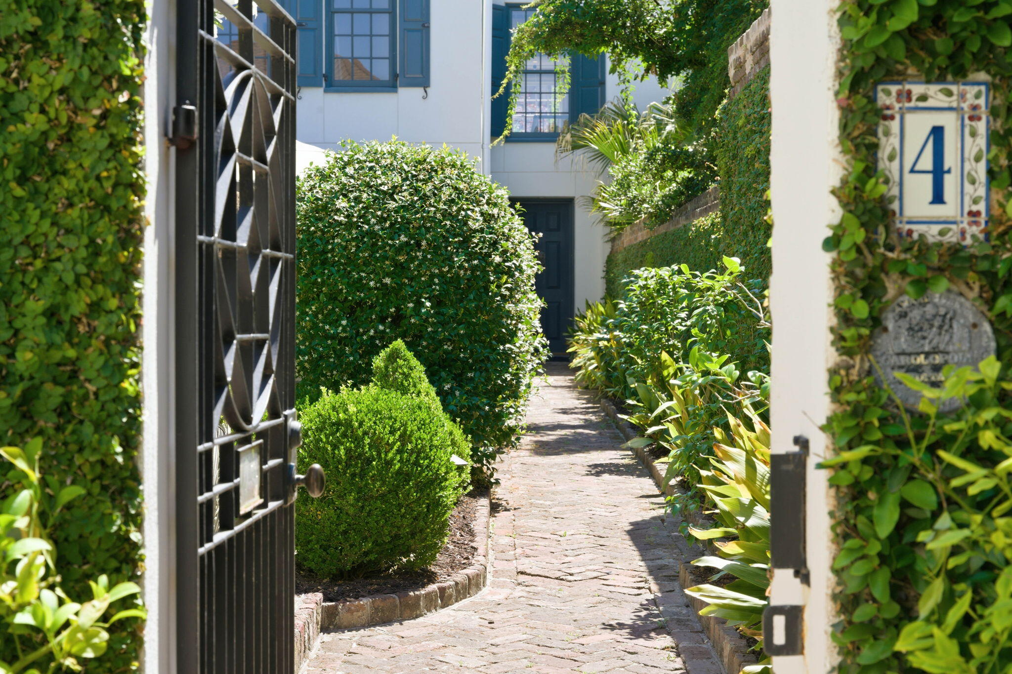 4 Bedons Alley