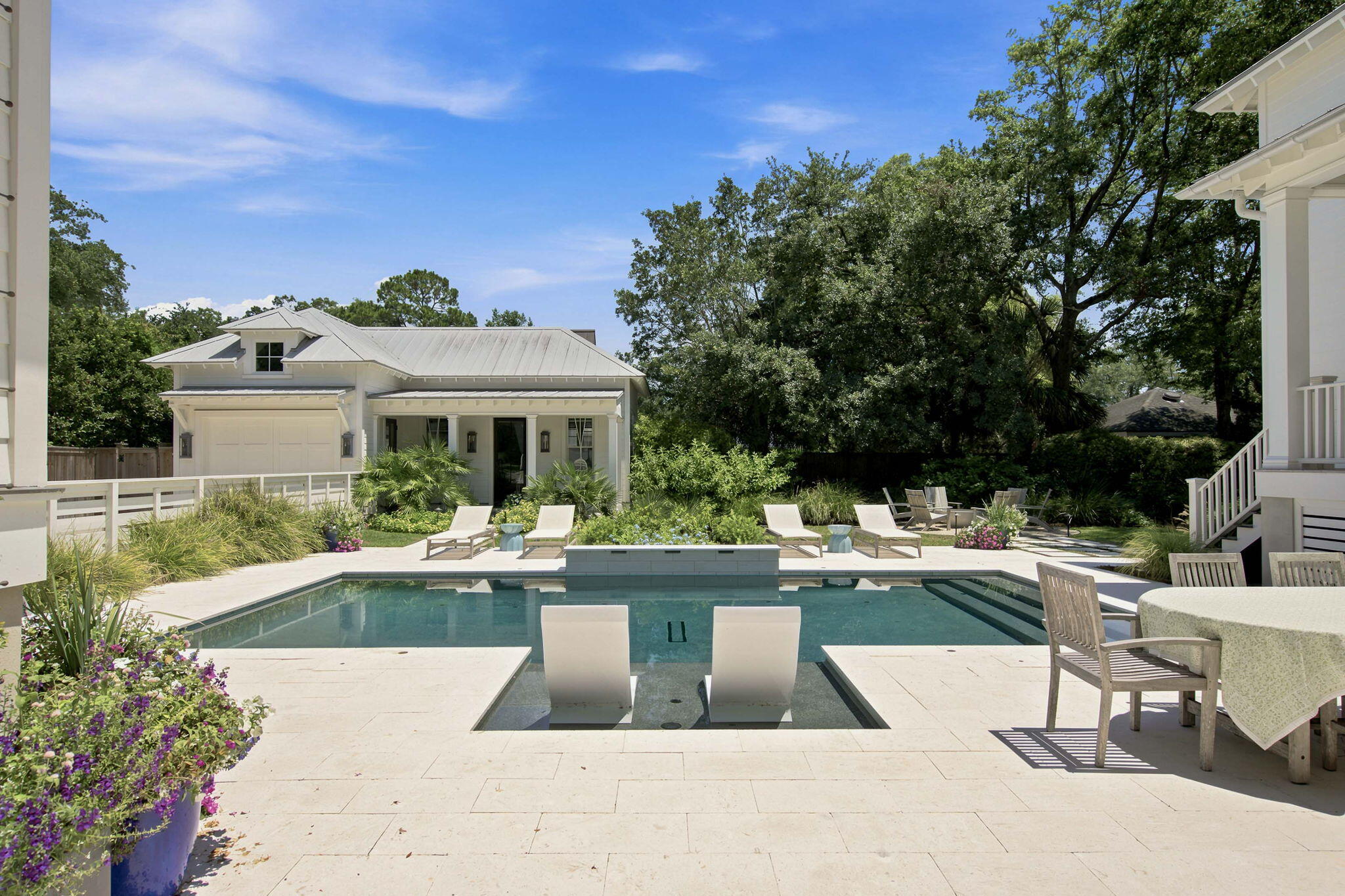 523 Deer Street