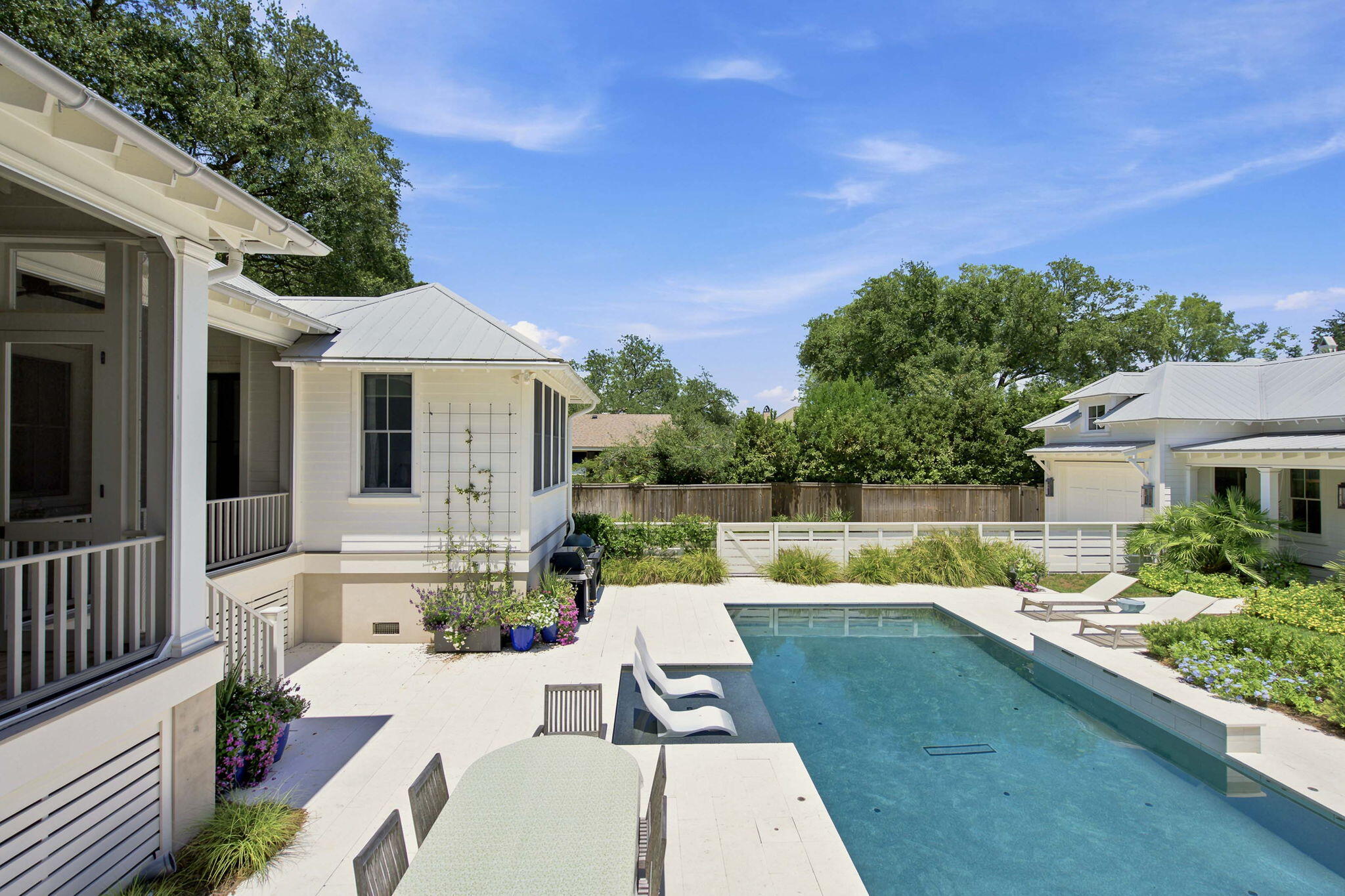 523 Deer Street
