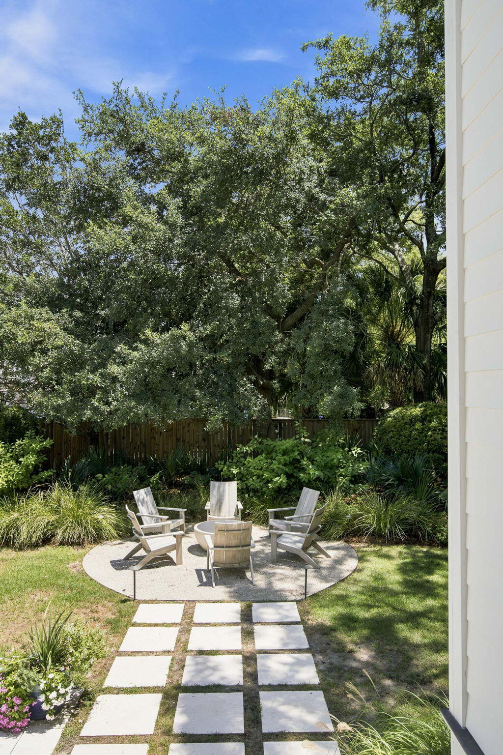 523 Deer Street