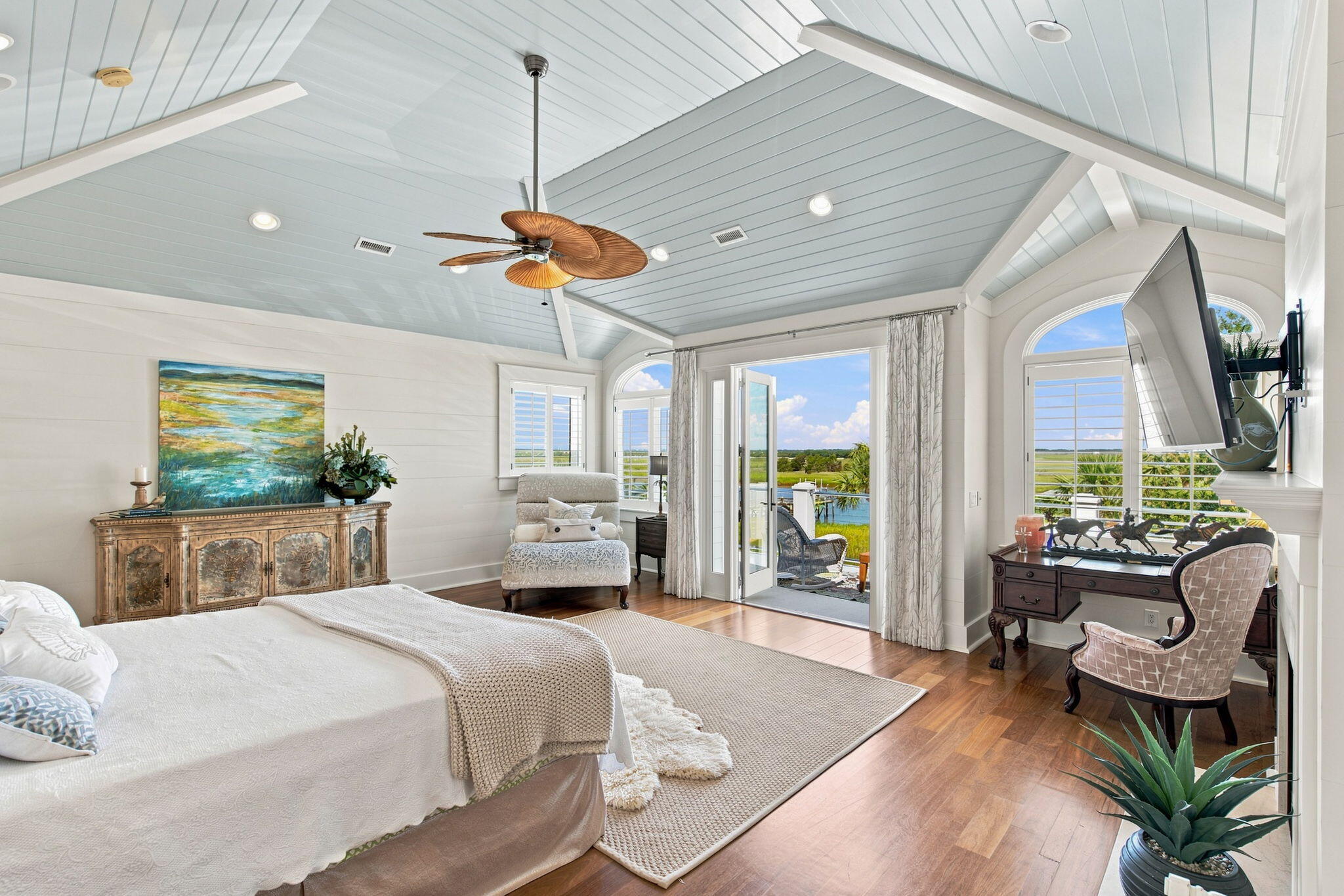 309 Palm Boulevard