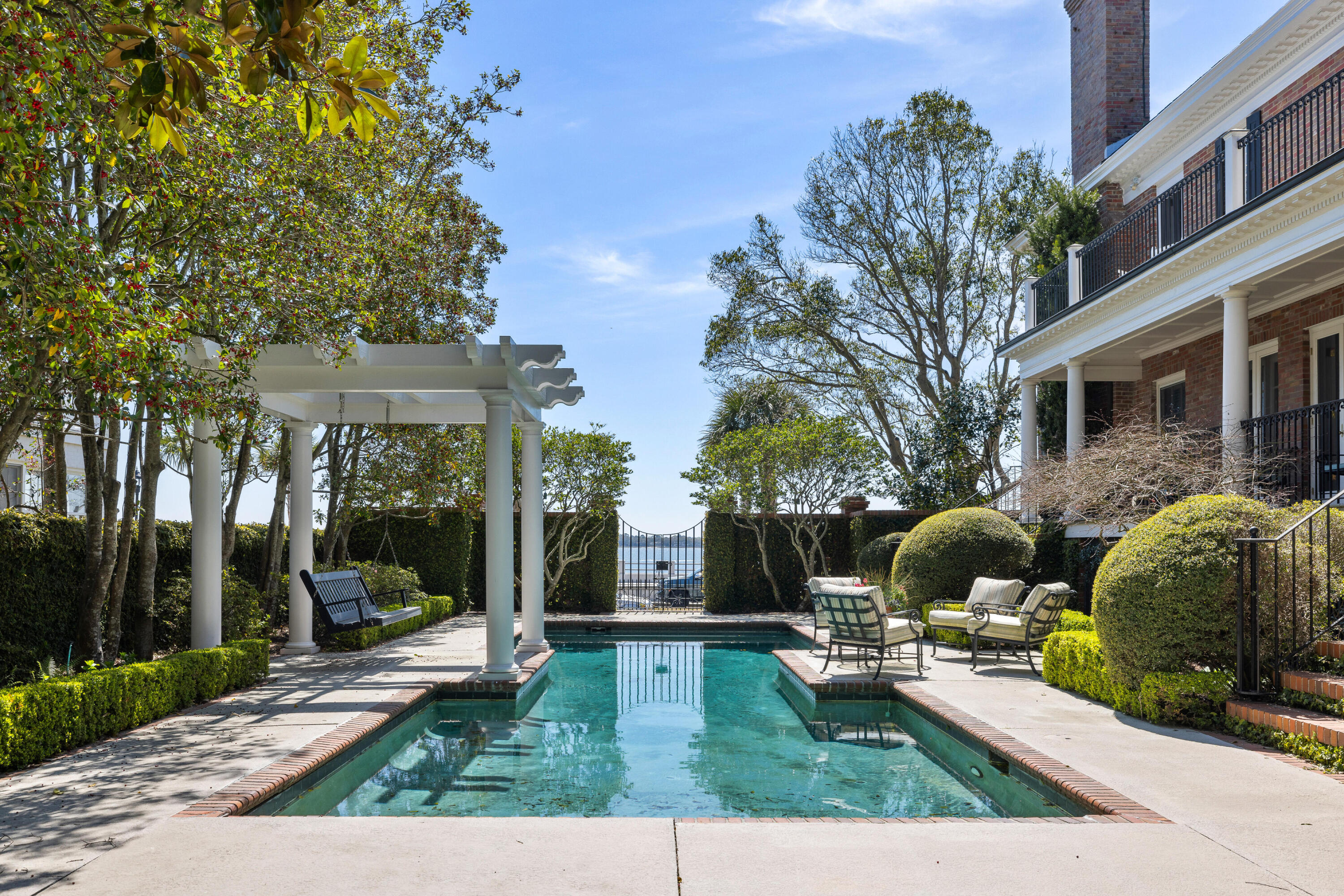 28 Murray Boulevard
