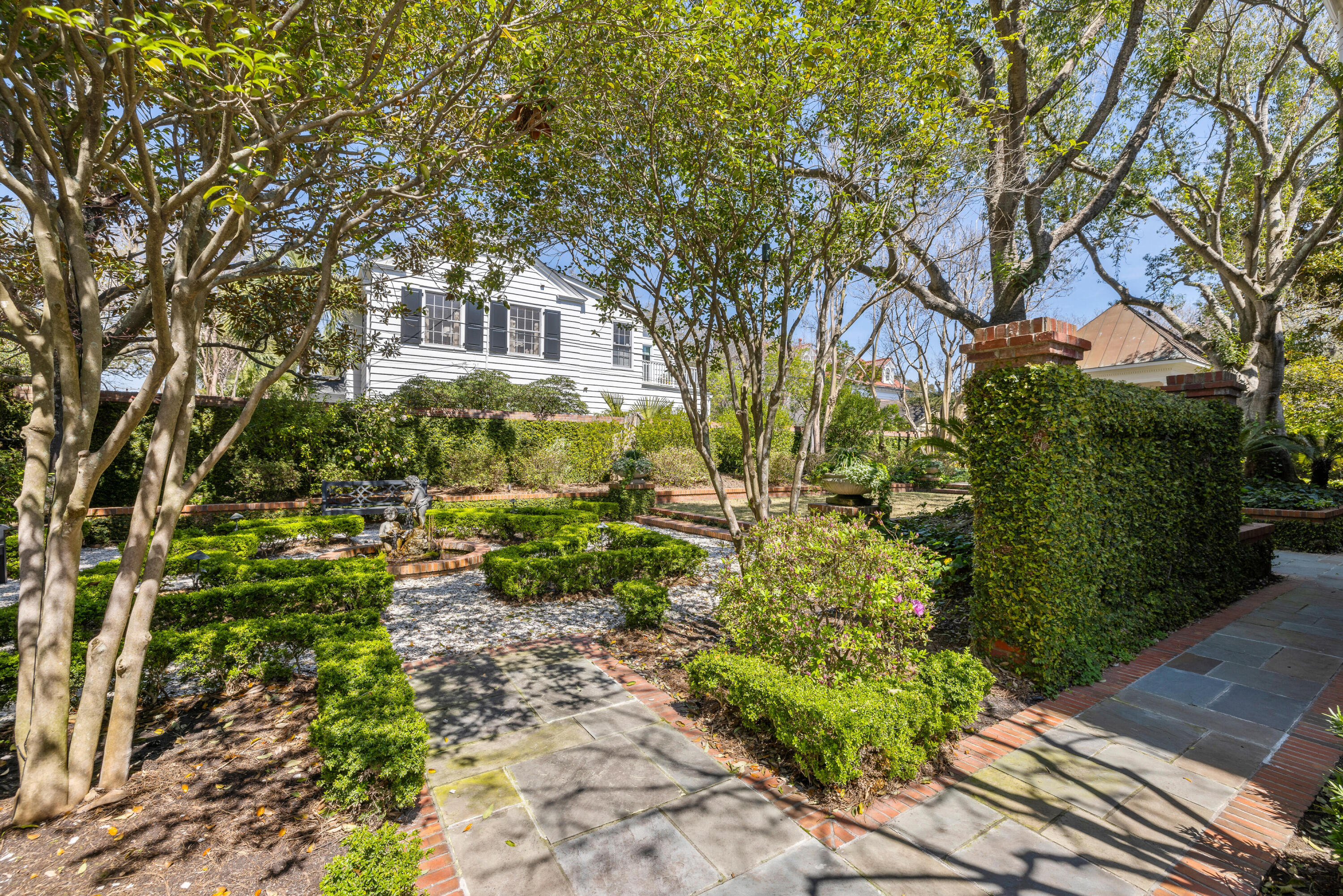 28 Murray Boulevard
