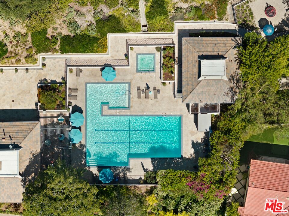 2760 Woodwardia Dr