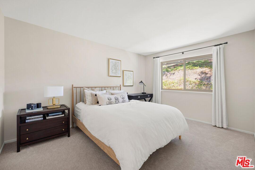 2760 Woodwardia Dr