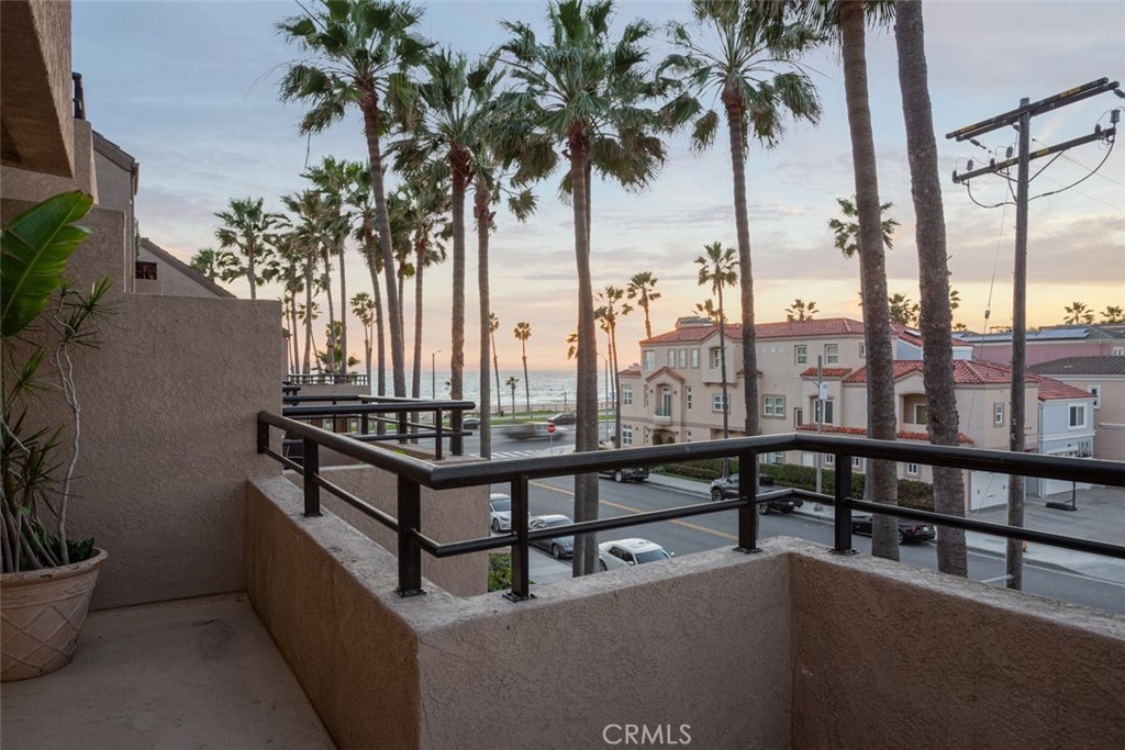 1200 Pacific Coast 325