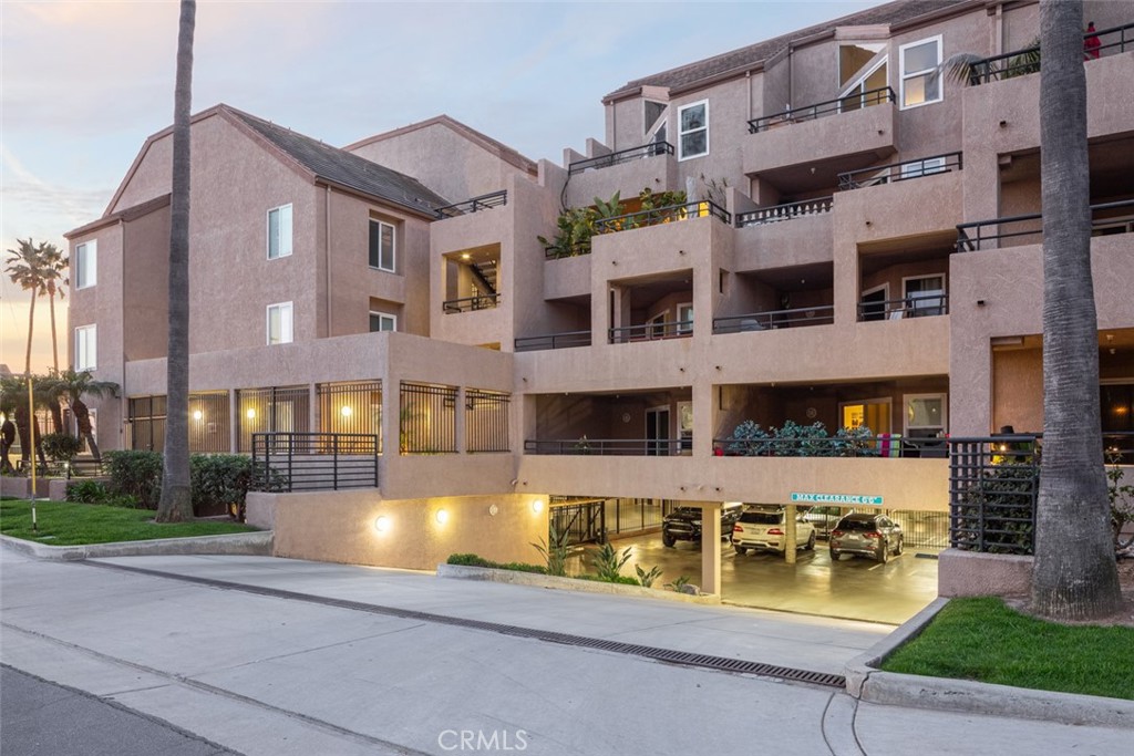 1200 Pacific Coast 325