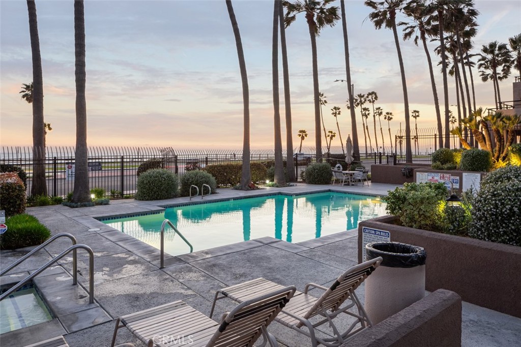 1200 Pacific Coast 325