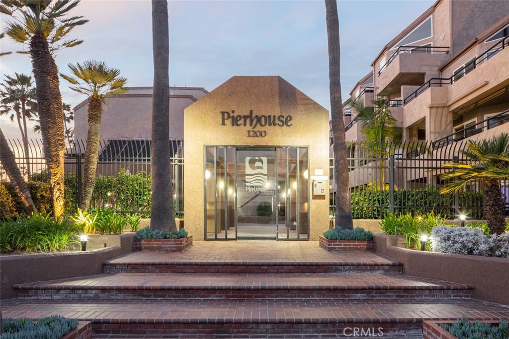 1200 Pacific Coast 325