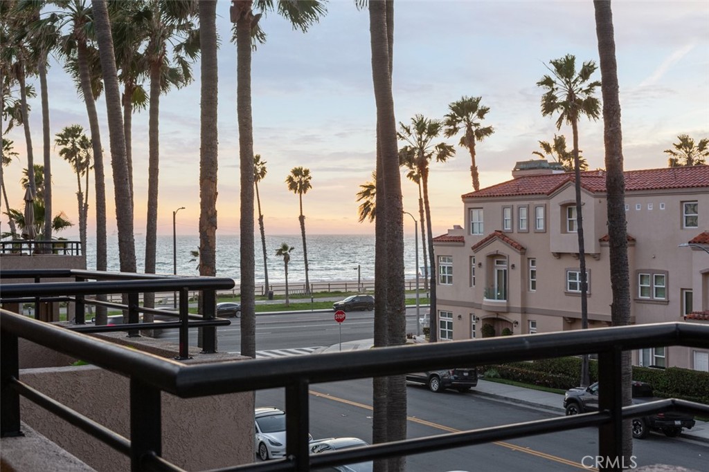 1200 Pacific Coast 325