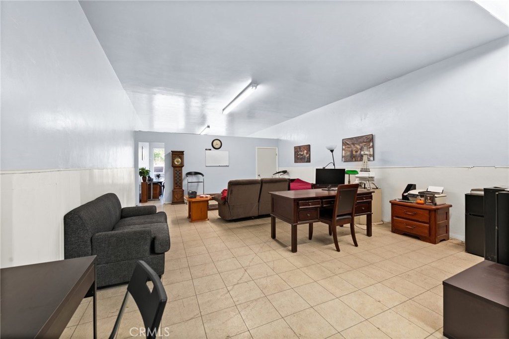 2070 Santa Fe Avenue