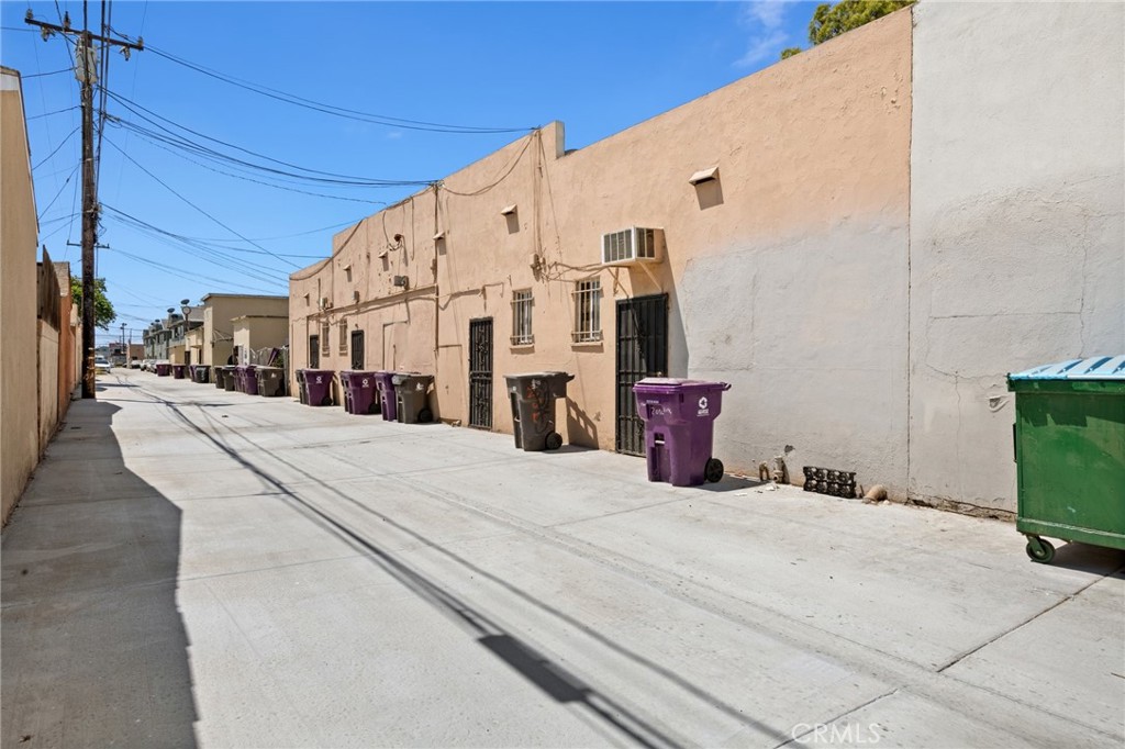 2070 Santa Fe Avenue