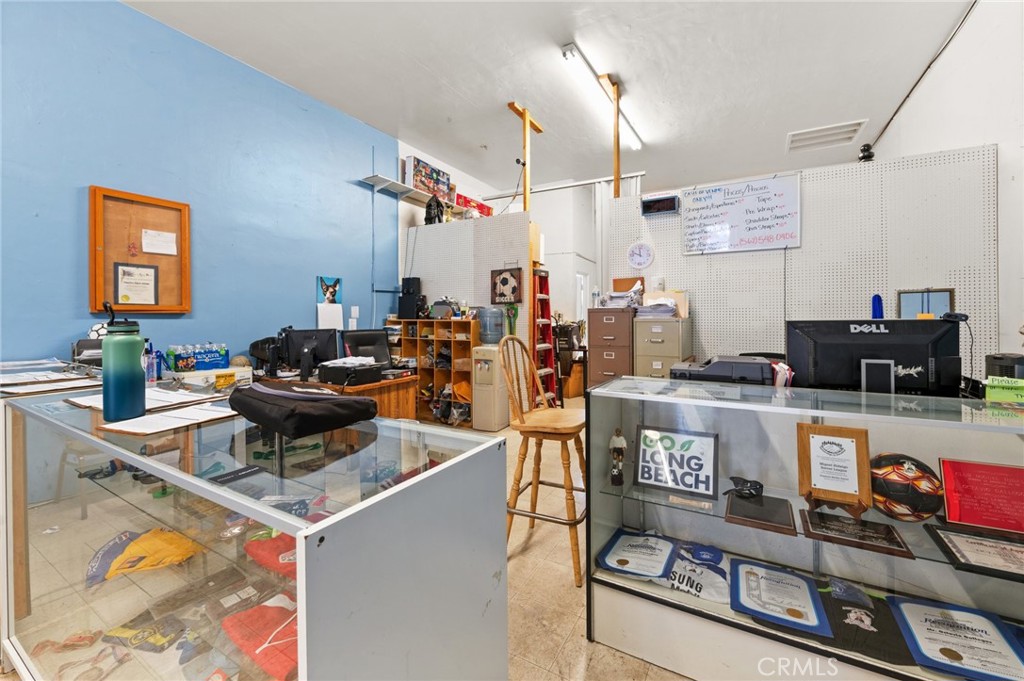 2070 Santa Fe Avenue