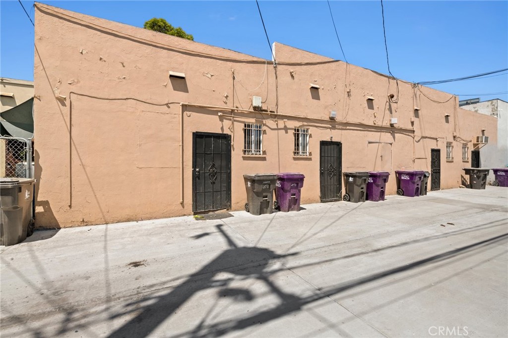 2070 Santa Fe Avenue