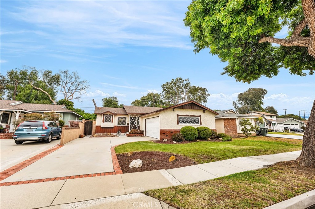 3723 Sandgate Drive
