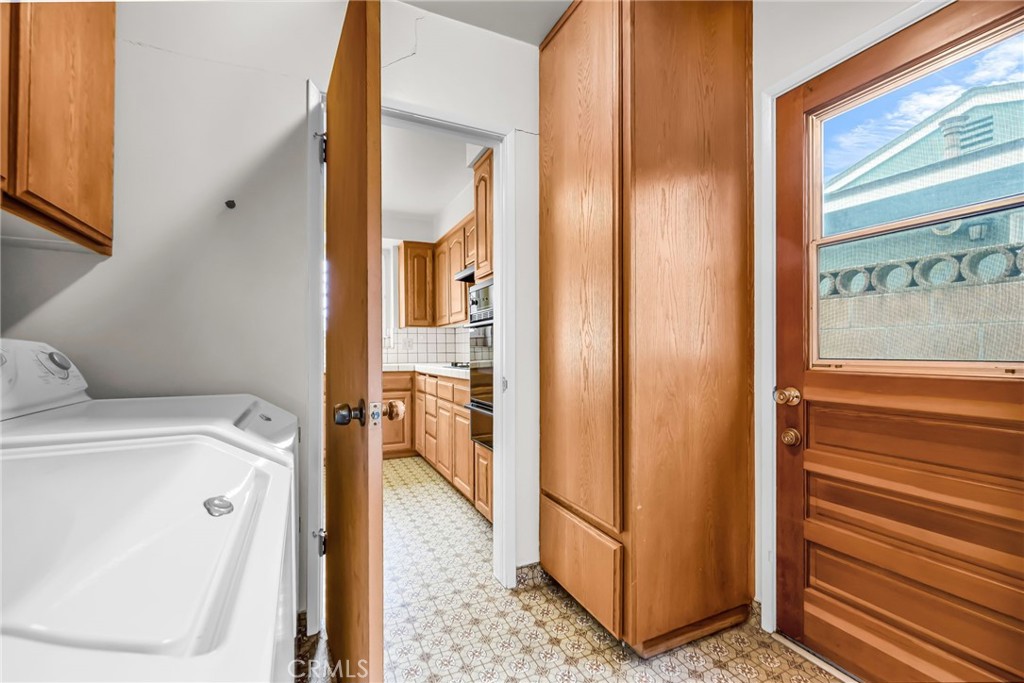 3723 Sandgate Drive