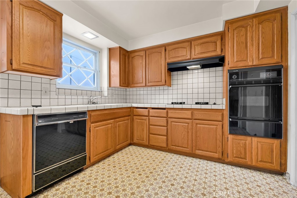 3723 Sandgate Drive