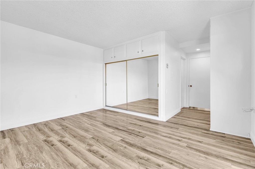 2197 Via Mariposa E B